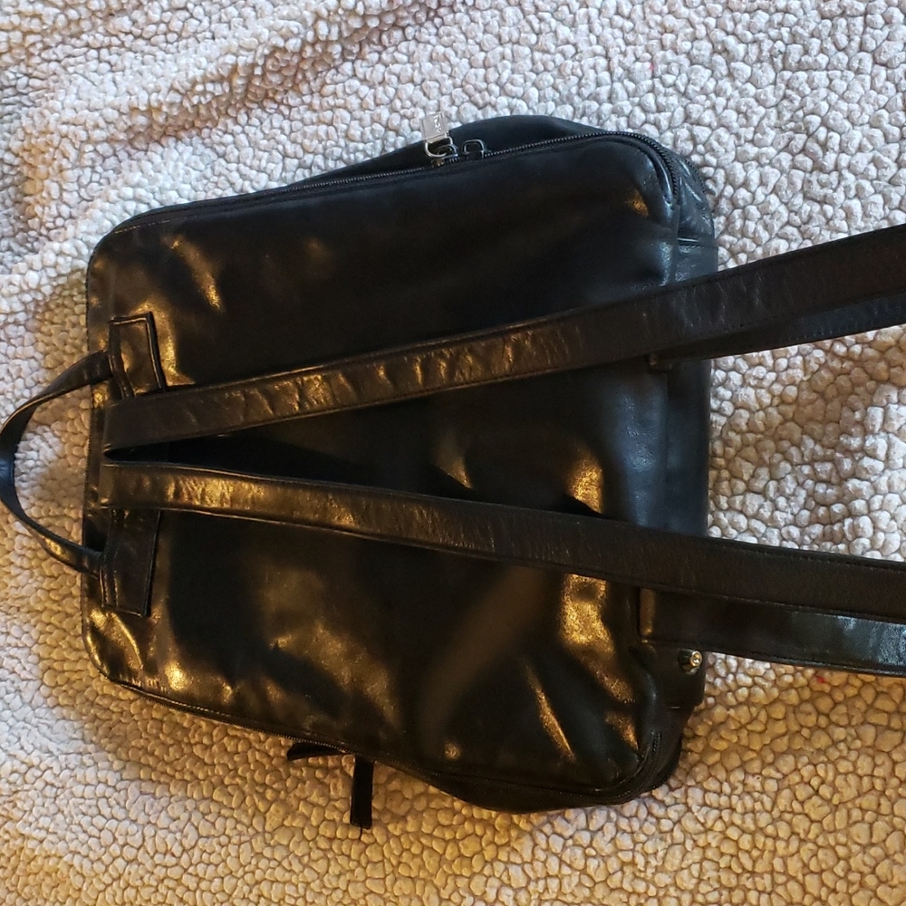 Leather backpack - Picture 3 of 5